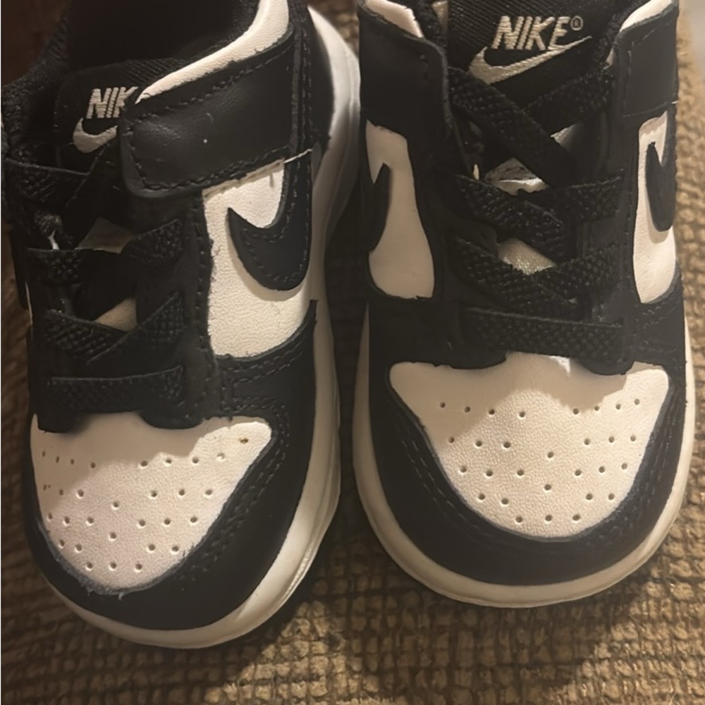 Nike Kids Sneakers in Black and White